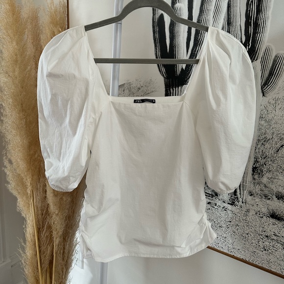 Crisp white top from Zara in size small. Stretchy, square neck, puff sleeves. - Picture 3 of 13